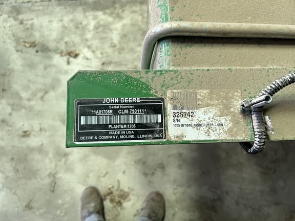 Image of John Deere 1705 equipment image 3