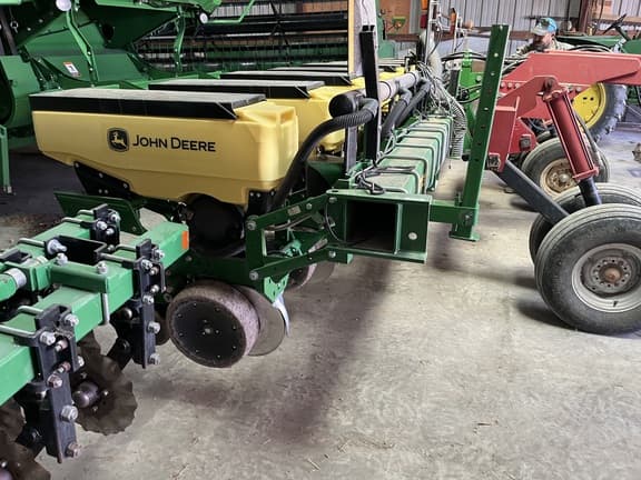 Image of John Deere 1705 Primary image