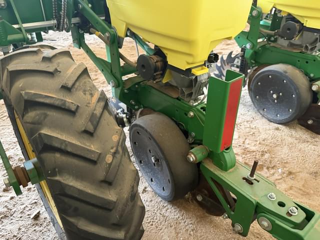 Image of John Deere 1725 equipment image 3