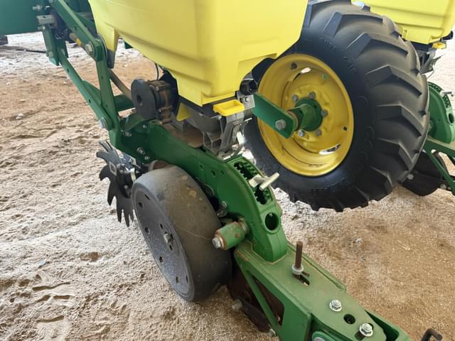 Image of John Deere 1725 equipment image 2