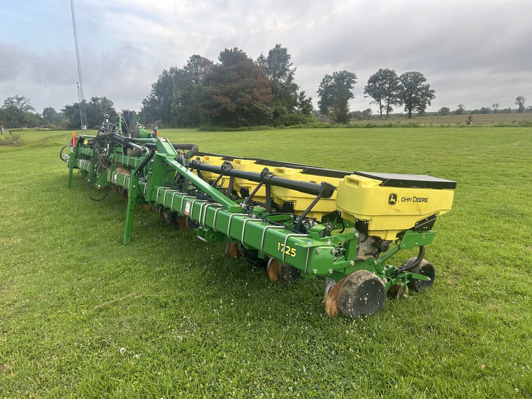 Image of John Deere 1725 Image 0