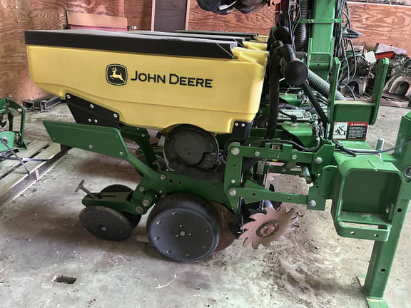 Image of John Deere 1725 equipment image 3