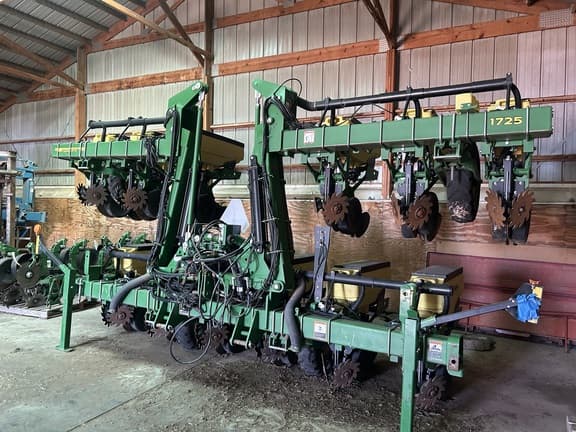 Image of John Deere 1725 equipment image 1