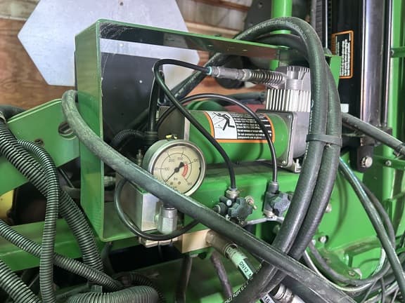 Image of John Deere 1725 equipment image 3