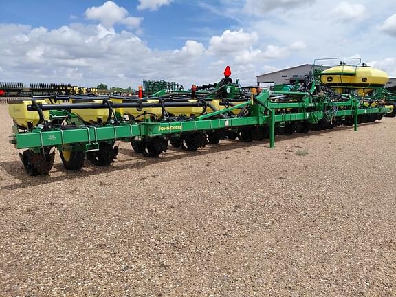 Image of John Deere 1725 Primary image
