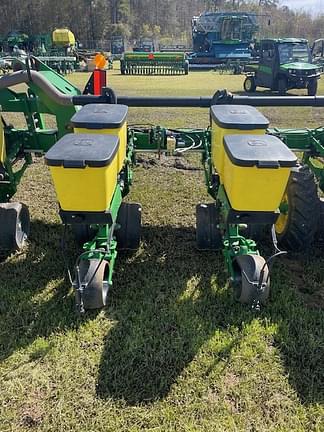 Image of John Deere 1725 equipment image 3