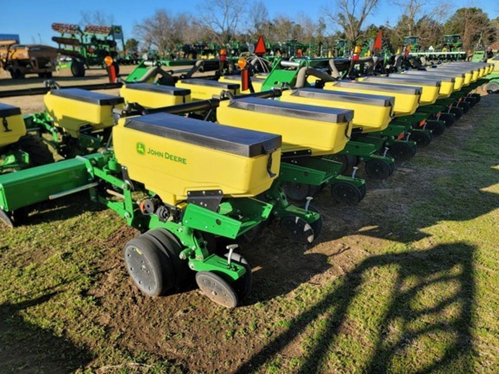 Image of John Deere 1725 Primary image