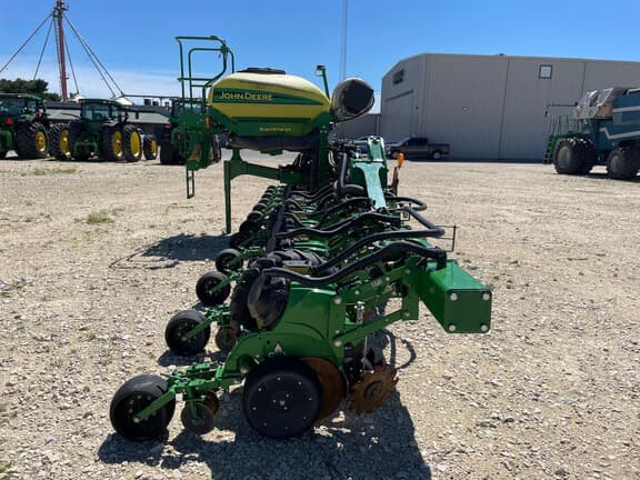 Image of John Deere 1725C equipment image 1