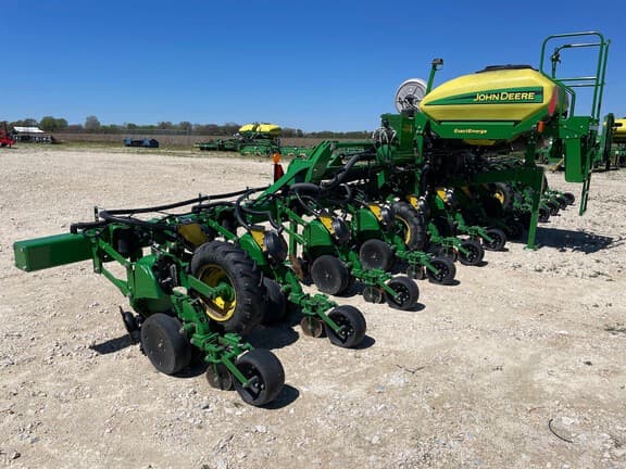 Image of John Deere 1725C equipment image 2