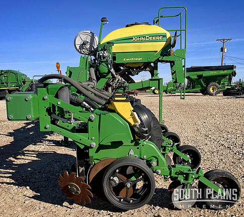 Image of John Deere 1725 Image 0