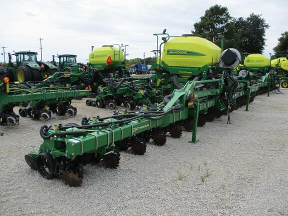 Image of John Deere DR16X equipment image 4