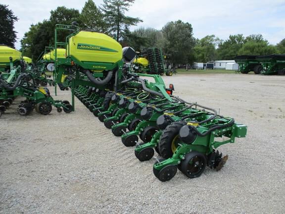Image of John Deere DR16X equipment image 3