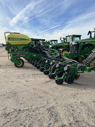 2021 John Deere 1725 Equipment Image0