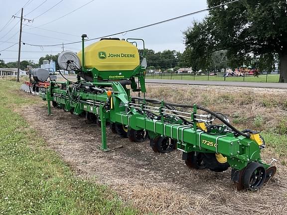 Image of John Deere 1725 equipment image 2