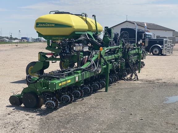 Image of John Deere 1725 equipment image 4