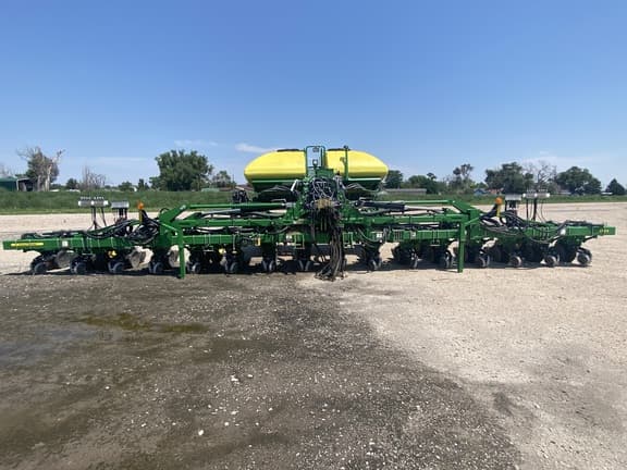 Image of John Deere 1725 equipment image 1