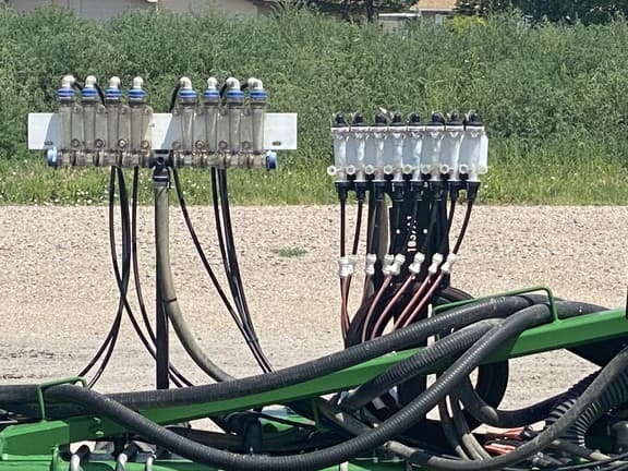 Image of John Deere 1725 equipment image 2