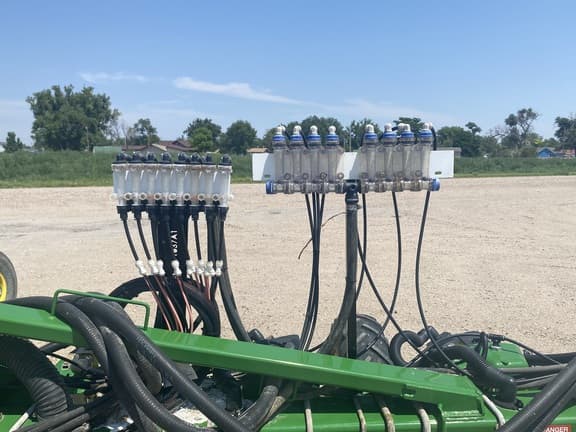 Image of John Deere 1725 equipment image 3