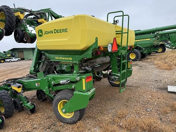 Image of John Deere 1725 equipment image 1