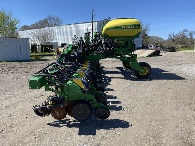 Image of John Deere 1725C equipment image 1