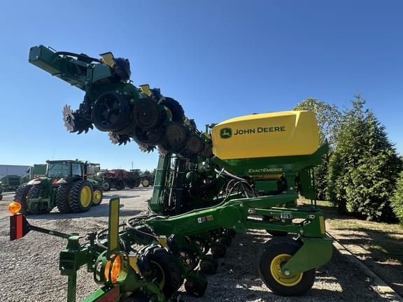 Image of John Deere 1725 equipment image 3