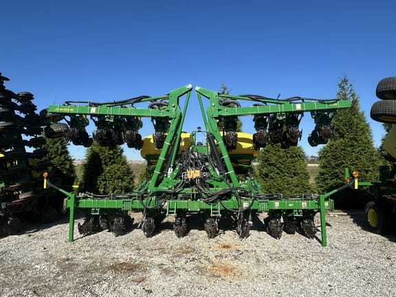 2021 John Deere 1725 Equipment Image0