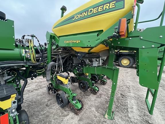 Image of John Deere 1725 equipment image 3