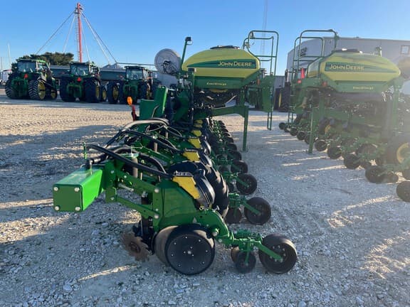 Image of John Deere 1725 equipment image 4