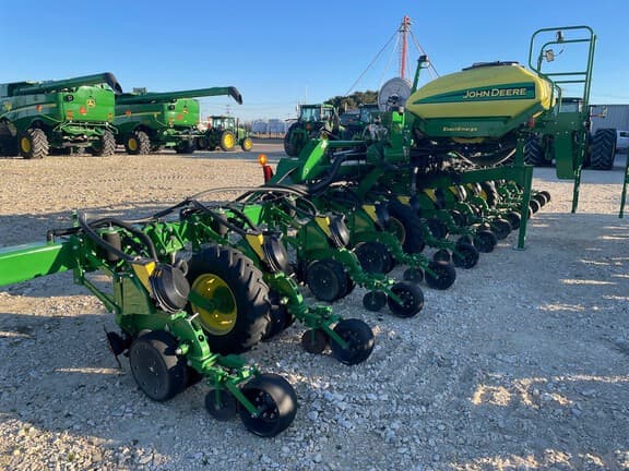 Image of John Deere 1725 equipment image 3