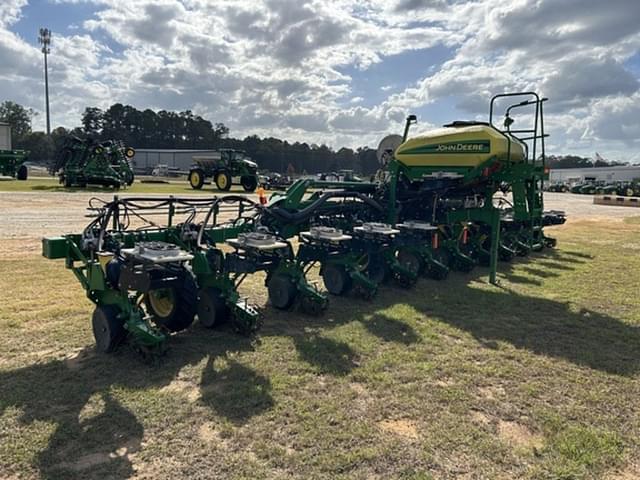 Image of John Deere 1725C equipment image 4