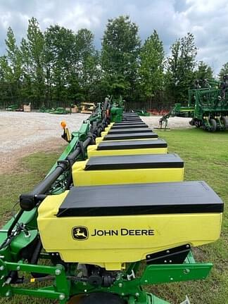 Image of John Deere 1725 Primary image