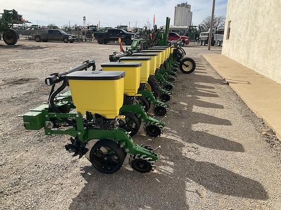 Image of John Deere 1725 equipment image 1