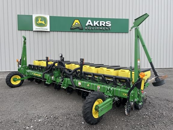 2021 John Deere 1735 Equipment Image0