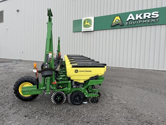 Image of John Deere 1735 equipment image 4