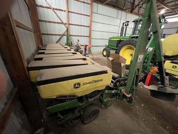 Image of John Deere 1735 equipment image 3