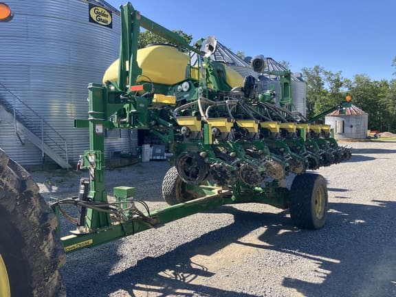 Image of John Deere 1745 Primary image