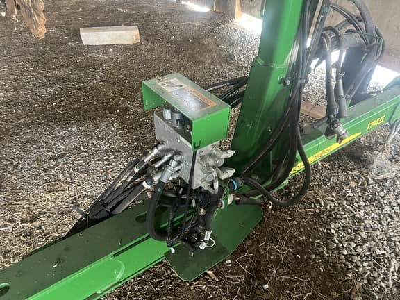 Image of John Deere 1745 equipment image 4