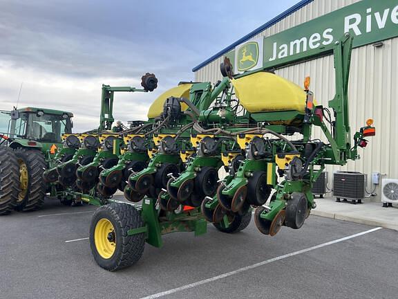 Image of John Deere 1745 equipment image 1