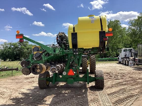 Image of John Deere 1745 equipment image 3