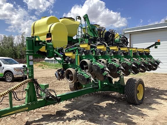 Image of John Deere 1745 Primary image
