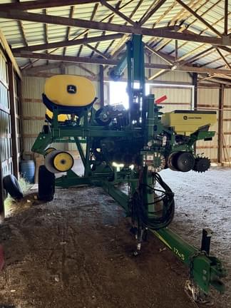 Image of John Deere 1745 equipment image 3