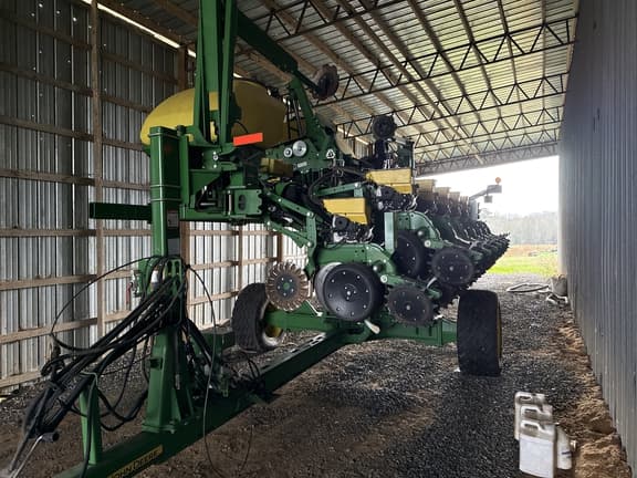 Image of John Deere 1745 equipment image 4