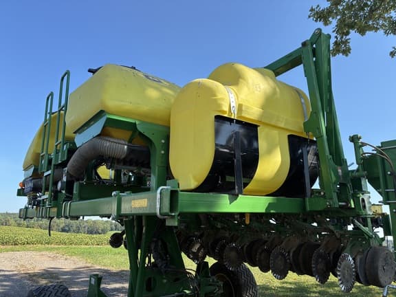 Image of John Deere 1745 equipment image 3