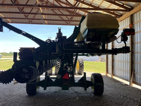 Image of John Deere 1745 equipment image 2
