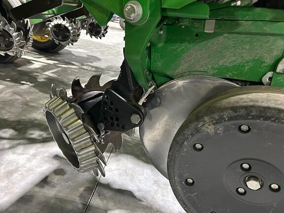 Image of John Deere 1765 equipment image 2