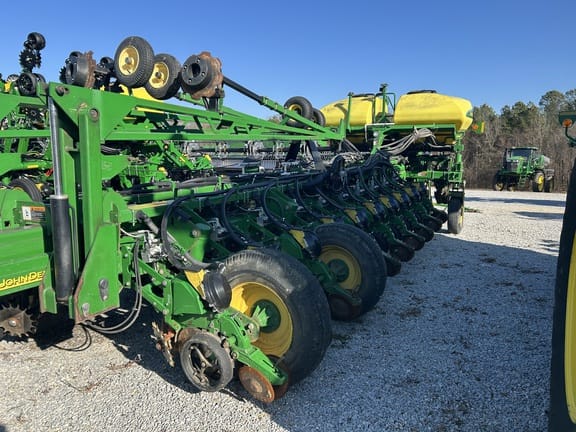 2008 John Deere 1770 Equipment Image0