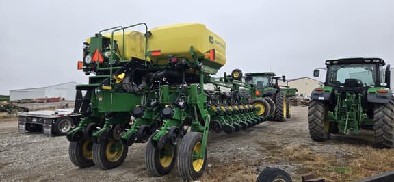 Image of John Deere 1775 equipment image 4