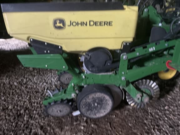 Image of John Deere 1775 equipment image 2