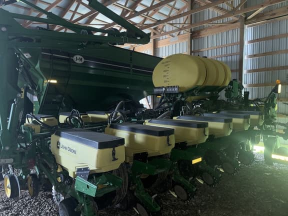 Image of John Deere 1775 equipment image 1
