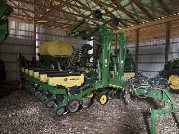2021 John Deere 1775 Equipment Image0
